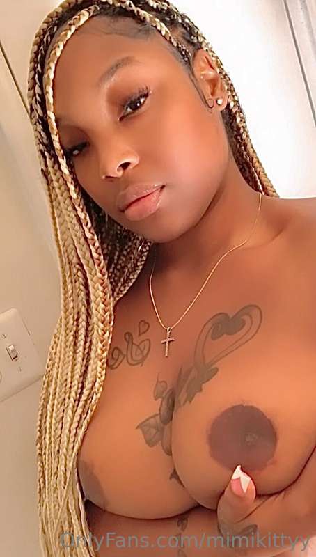 I need nipple kisses 🥺😘 3