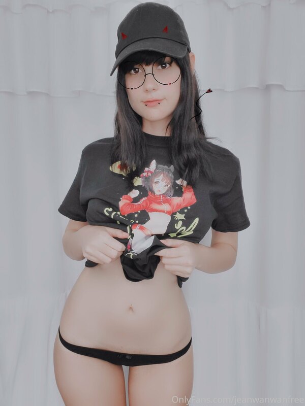 I haven't worn this shirt in a while ♡
I probably should ?