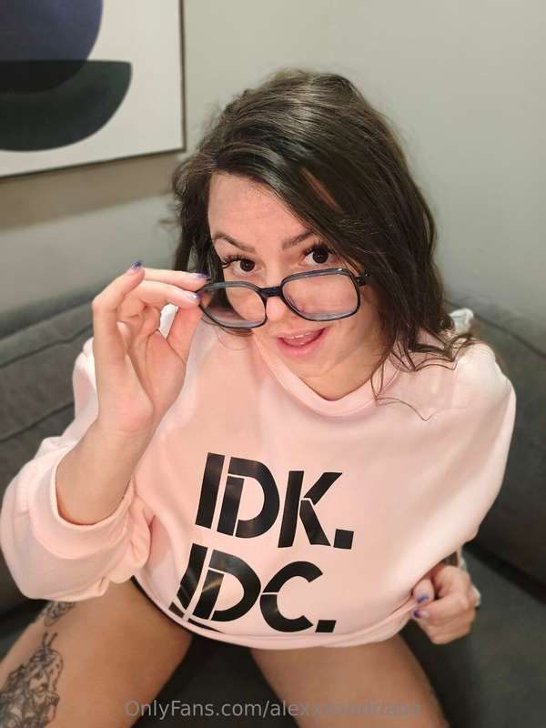 Do you like it better with glasses or without them? I want t..