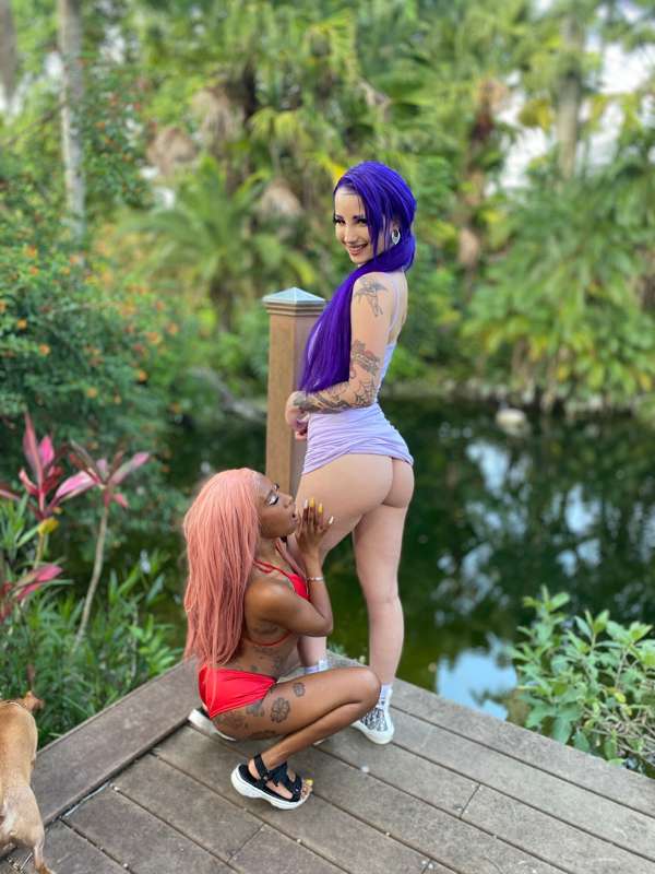 that one time i ran into @theeministalli 😻 2