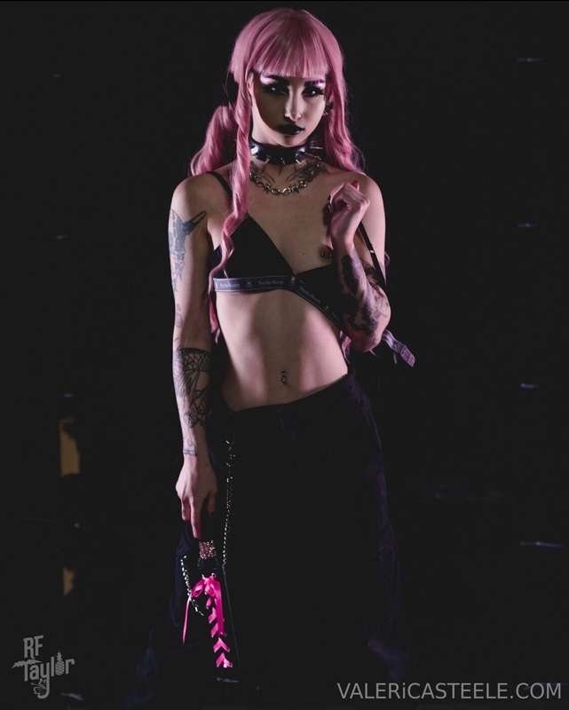 throwback to december 2019- the first ever topless photoshoo.. 11