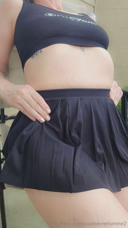 It's a beautiful day. Join me out back for some fun! 😊 1