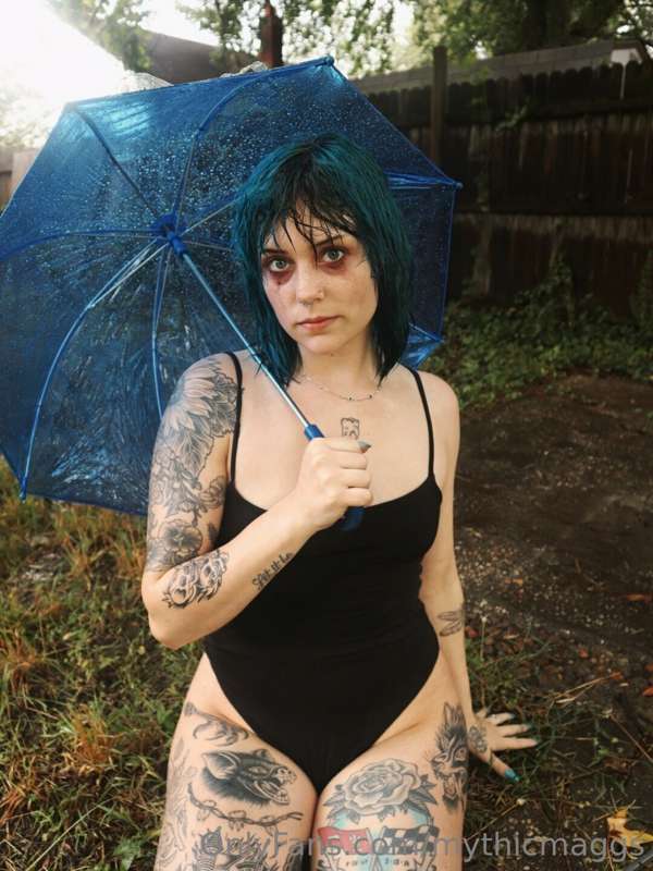 I'm the type of gf that would make you dance in the rain wit.. 6