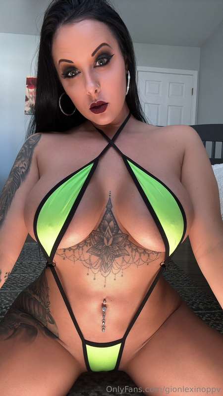 I hope your Halloween is going good my loves 🎃💚