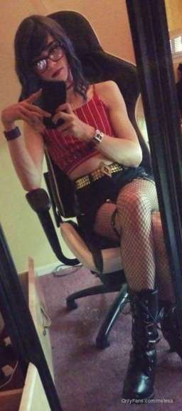 New set with a mix of sfw and nsfw! 11