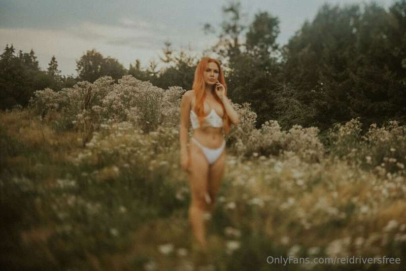 I can be your nude model... who wants to paint me? 3