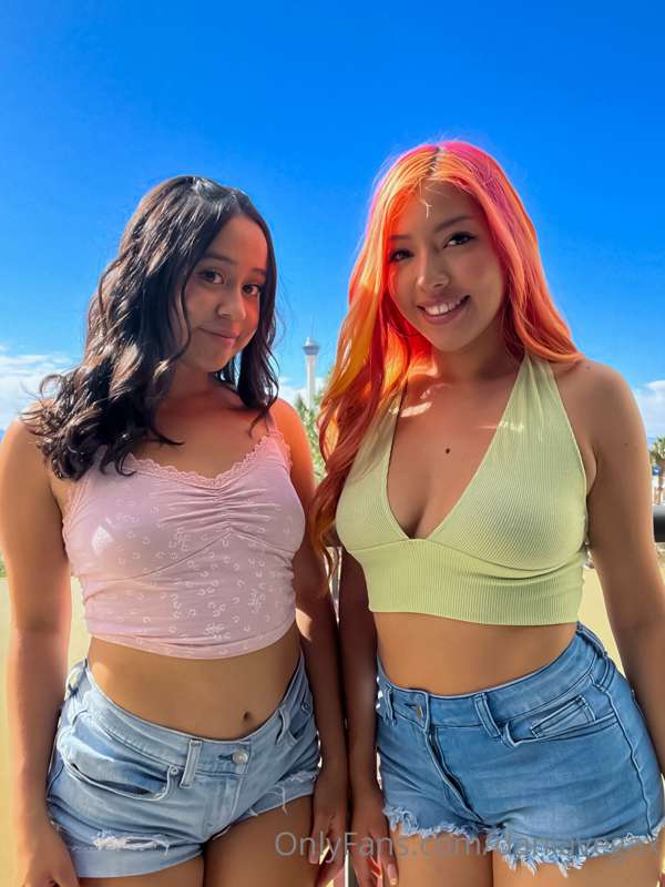 Better with or without our shirts? 😛🥰  @sofiegonewild 

(Btw..