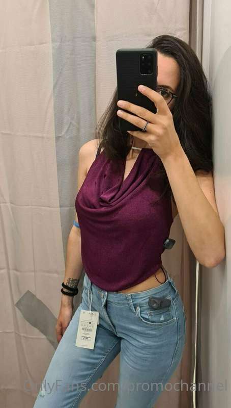 Ragazzi, l'onlyfans di @francyloverossi è UNICO 😱 Ha più di .. 2