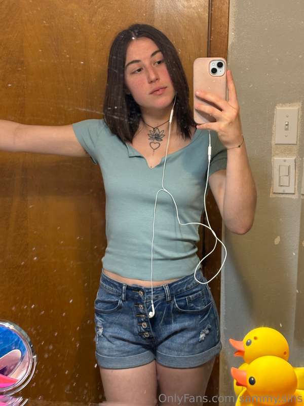 Straightened my hair and I forgot how to act 💅 1