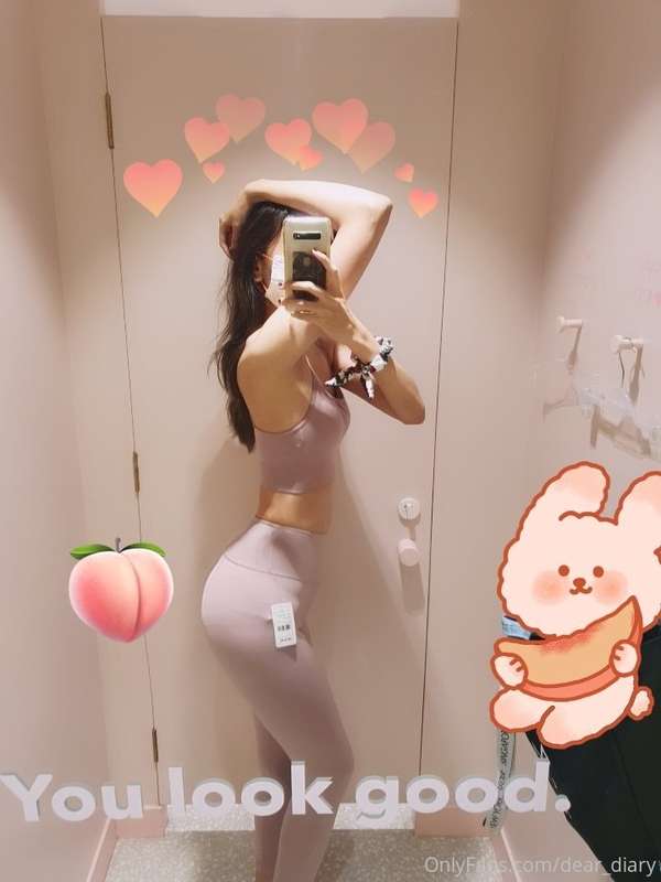 Flap to me wld u (trying hard to make my ass prominent)