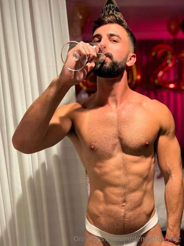 Happy New Year 🥂
I have lots of exciting new content & crazy.. 2