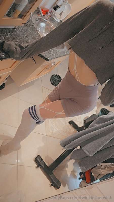 I promise I'm just wearing my booty shorts because they're c.. 21