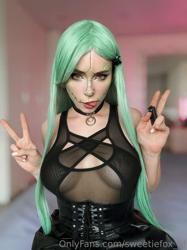 MOAR pics of SHEILA, my Original Character! 💚 Scroll all the.. 8