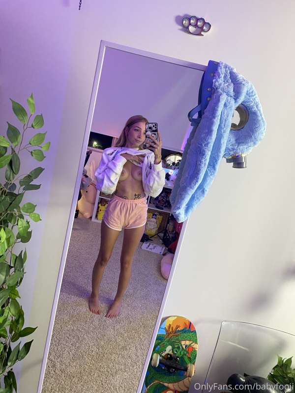 Love walking around in the house with no pants on 😩 it’s so .. 6