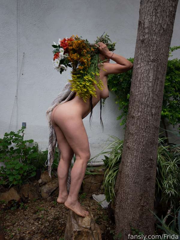Frida - Fansly - 25 Oct, 2024 9