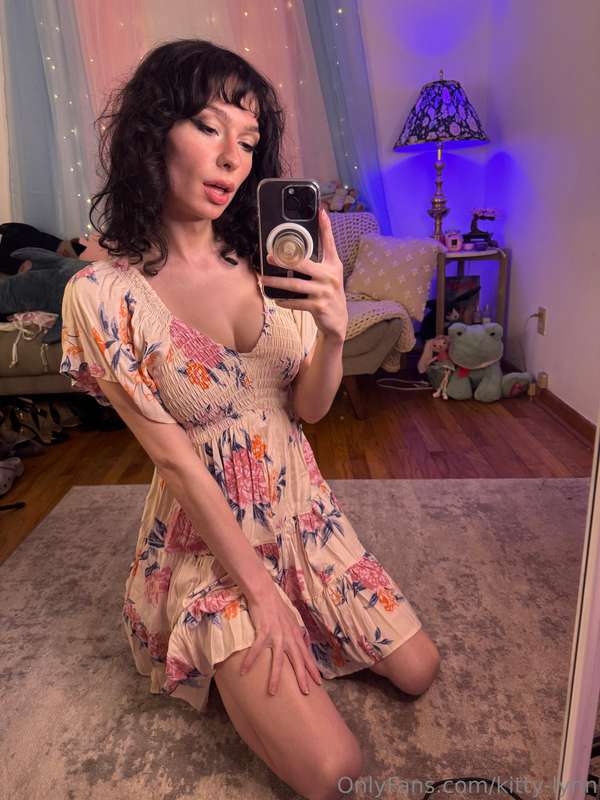 Come put your hands up my dress 🥰 7