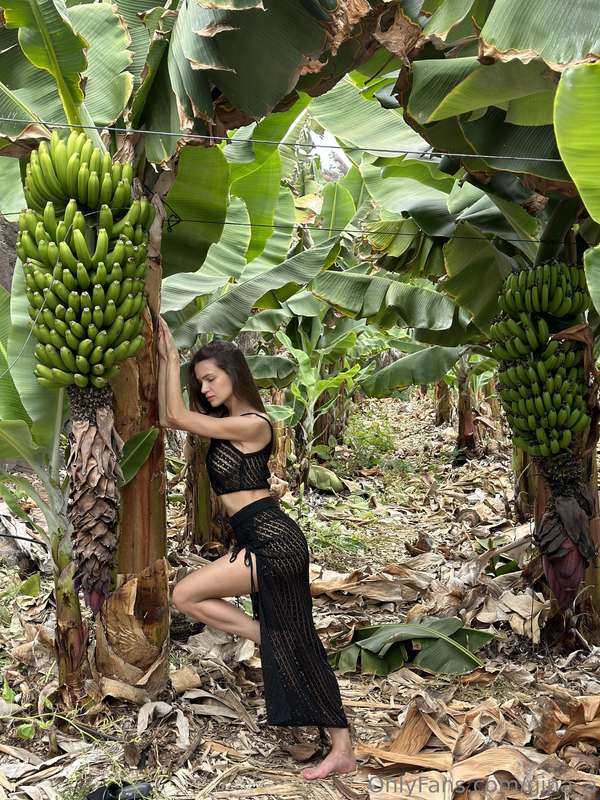 Shall I pick you a banana or do you have one?🍌💛