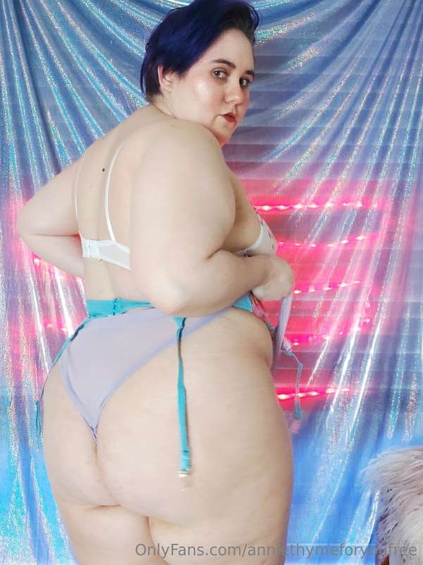 Booty so round!