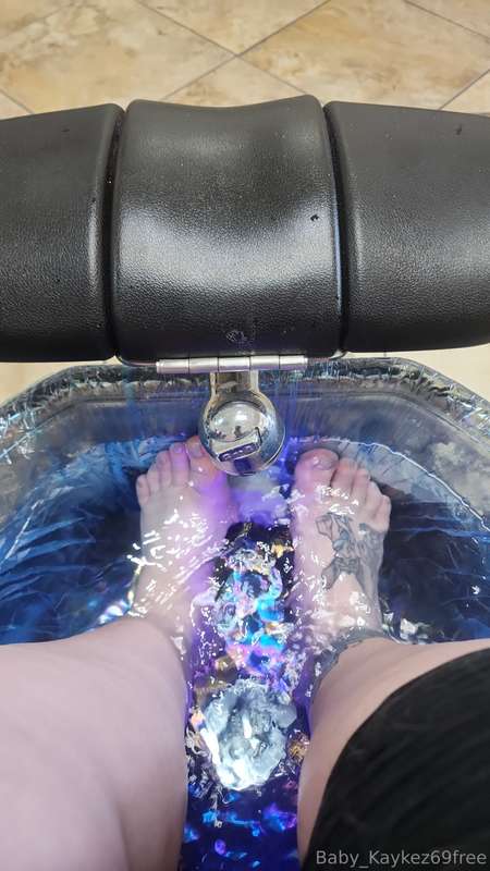 Tip to help pay for my pedi and nails andddddd I'll give you..