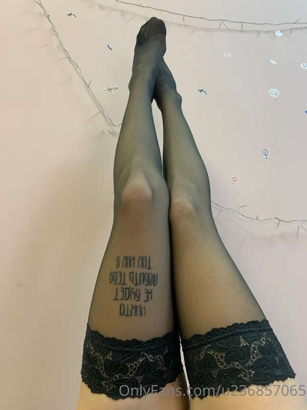 I'm waiting for these legs to open... 😋😋😋