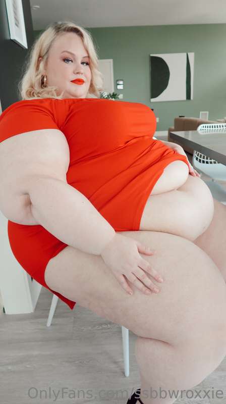 I put on my tightest red dress for you ❤️ I love the way it .. 1
