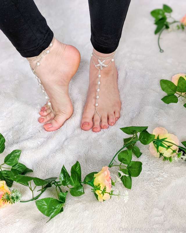 What do you think of these barefoot sandals? 🐚 1