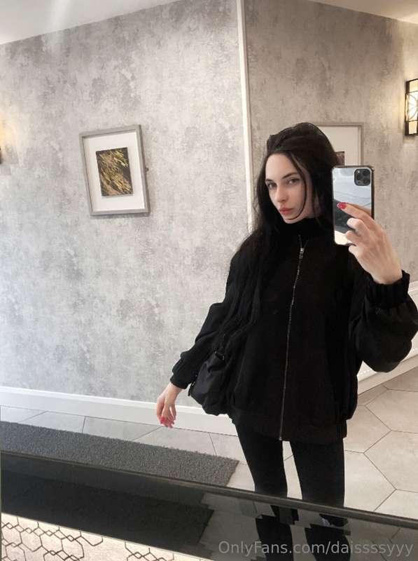 Mirror, mirror on the wall… oh wait, it’s just me! 😘