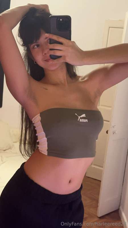I love when my armpits star getting a little hairy 😳 is anyo.. 2