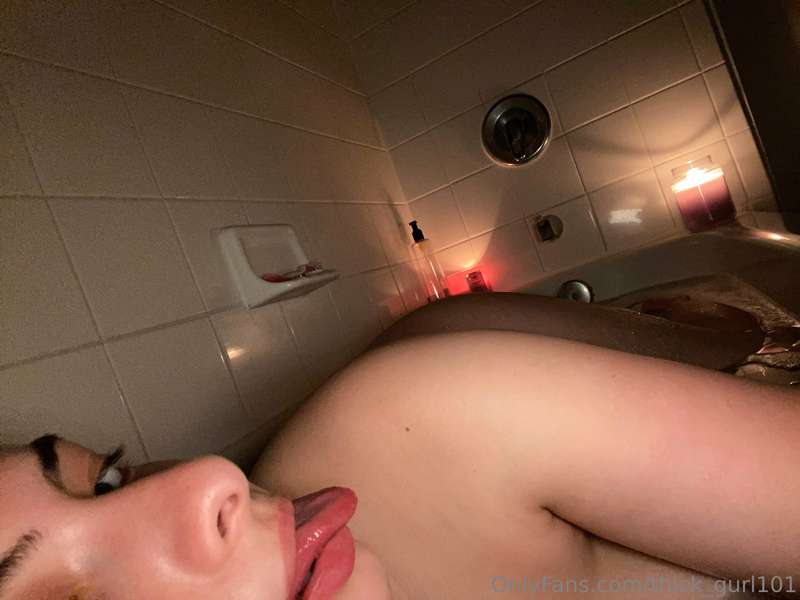 Thick_Gurl101 - Onlyfans - 26 Oct, 2023