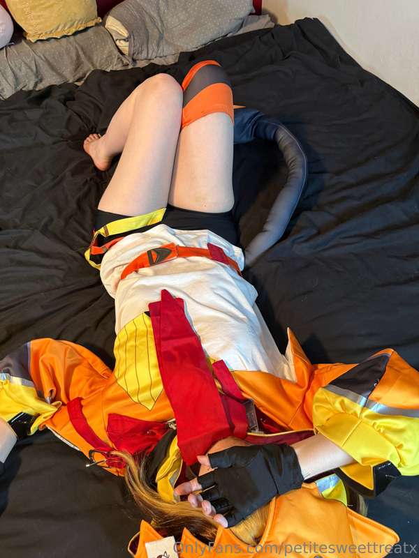 Boat goes binted!Gigi got them thighs 🔥 #hololewd 24