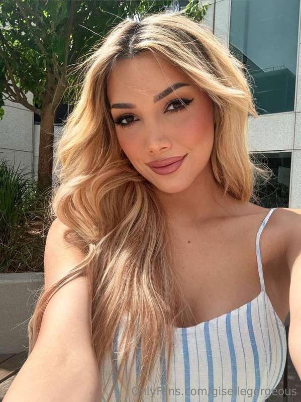 Beauty that lights up the day😍🤭 1