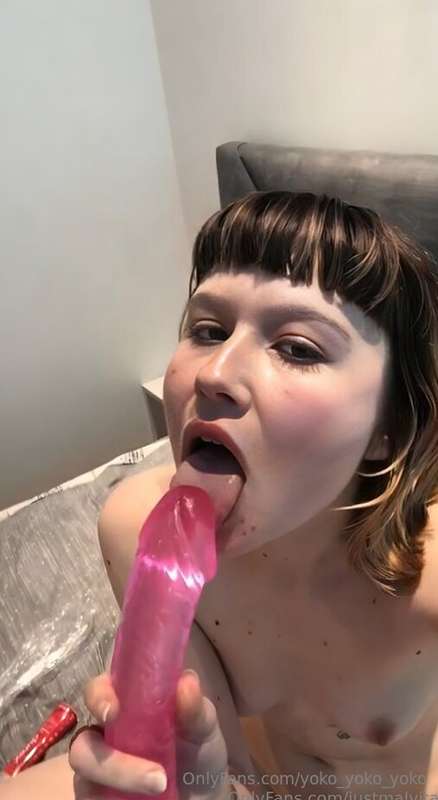 ❤️FREE SUBSCRIPTION❤️Virgin little girl @justmalvita only 18..