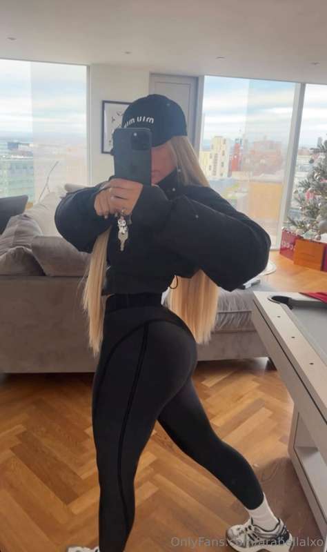 Back to the grind, workout Monday. Let's get sweaty 🤭💦🥵