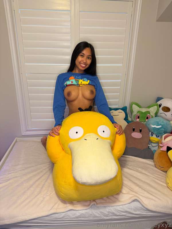 Spoiled myself with this cute BIG plushie! 🥰 2