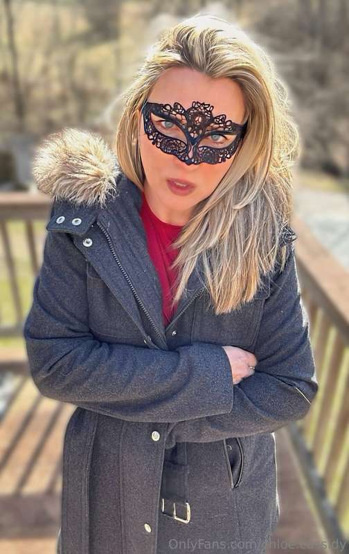 Mommy is cold👅