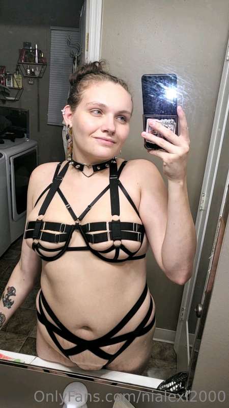 I need to wear this more often👀🖤 3