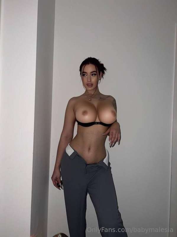 I am @ariana.graysonIf you're a real adorer of juicy female ..