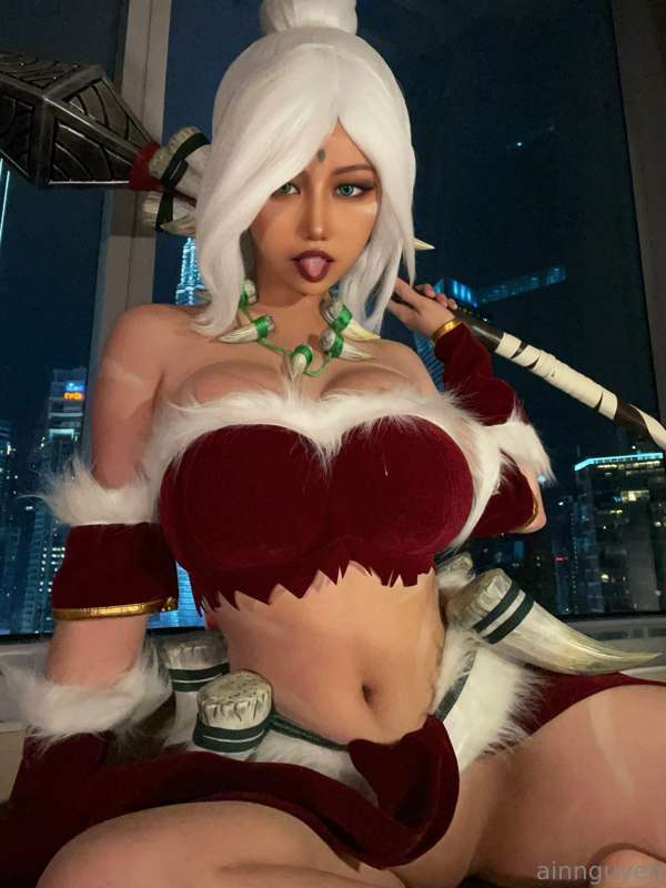 the party with ;)pantiless Snow Bunny Nidalee is still pipin.. 1