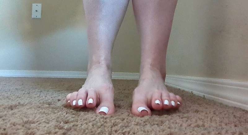 Preview pic for the White toe wiggle video 