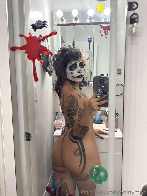 Wanna see me get fucked as a clown? 4