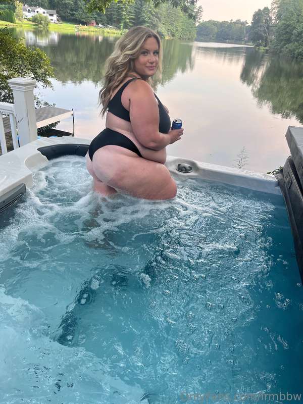 Join me for a beer, the water and view are perfect 😈😋 5