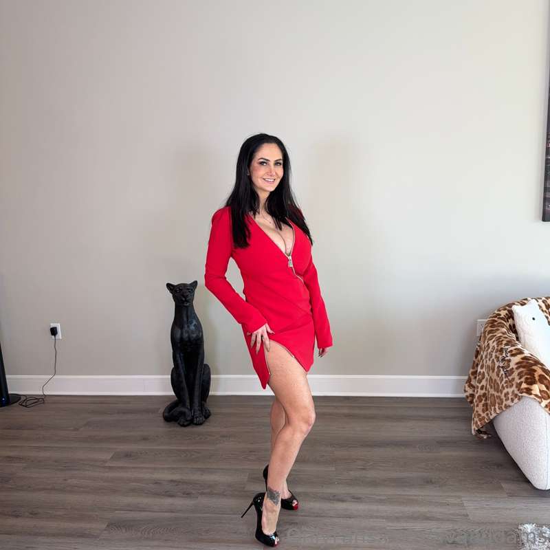 Waiting on you to pick me up for our date. 💋 1