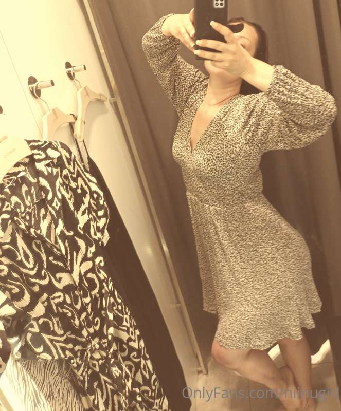 Mekkoja shoppailemassa..miltäs näyttää?😘

Shopping.. do you ..