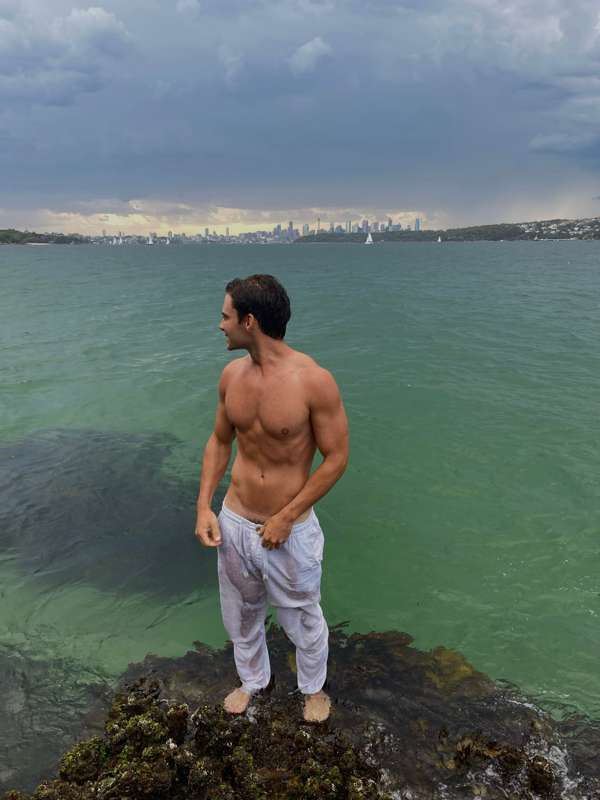 falling in with white pants 🤭🤭