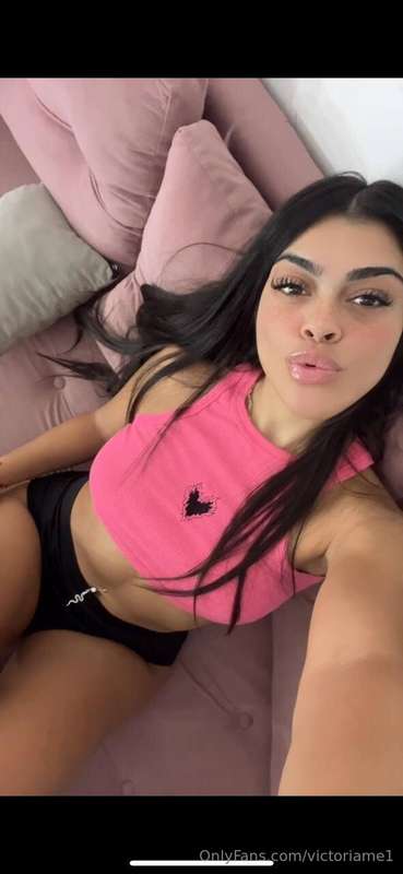 Laying back, feeling cozy, and blowing kisses your way becau..