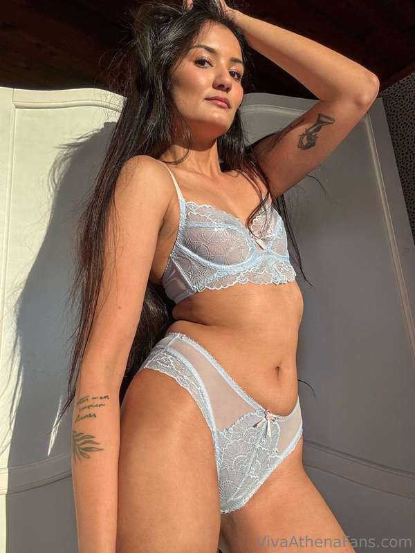don’t mind me appearing in your daydreams 😘💭 3