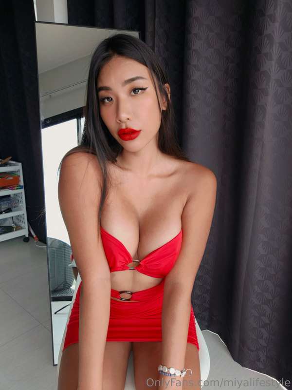 Lips at your service 💋Chat me on my VIP for FREE! 😘👉https://..