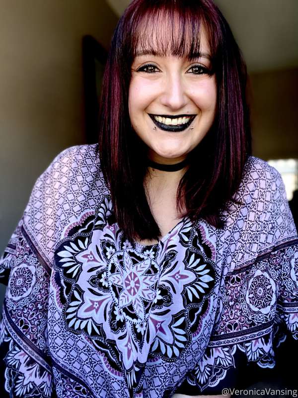 Turns out I can pull off black lipstick. What do you think?
..