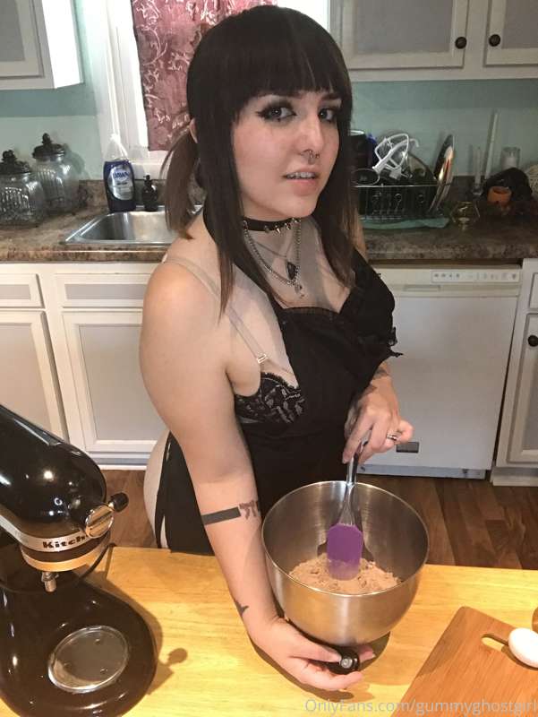 I’m baking brownies, wanna help me? 😉 2