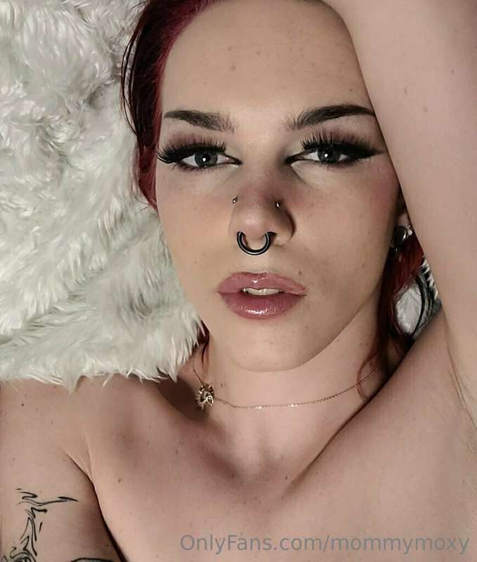 Glammy muscley selfshot little photo set I took yesterday. E..